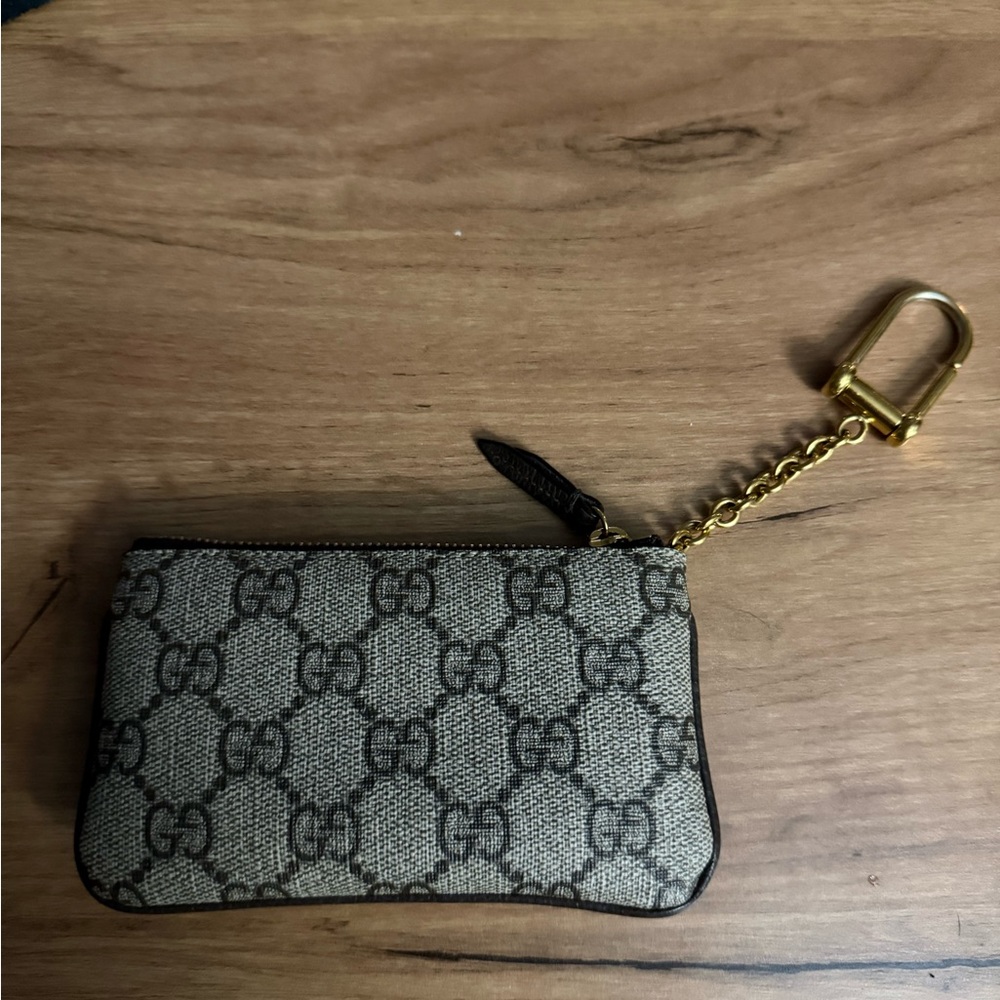 Gucci Beige and Black GG Key Holder - Picture 2 of 6
